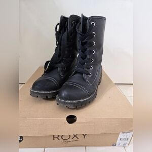 Women's Roxy lace up faux fur boots black 8